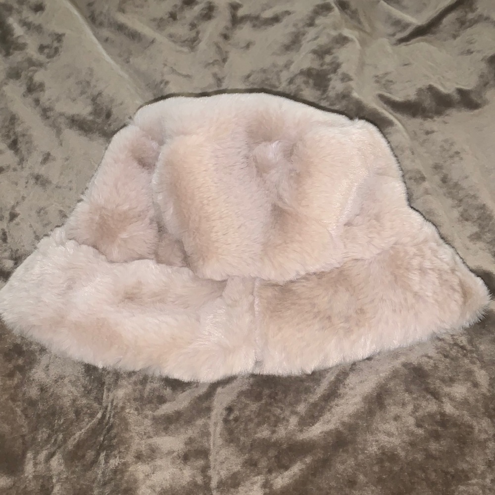 Bucket hat